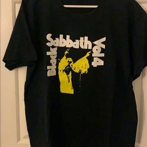 Black Sabbath T-shirt. L.